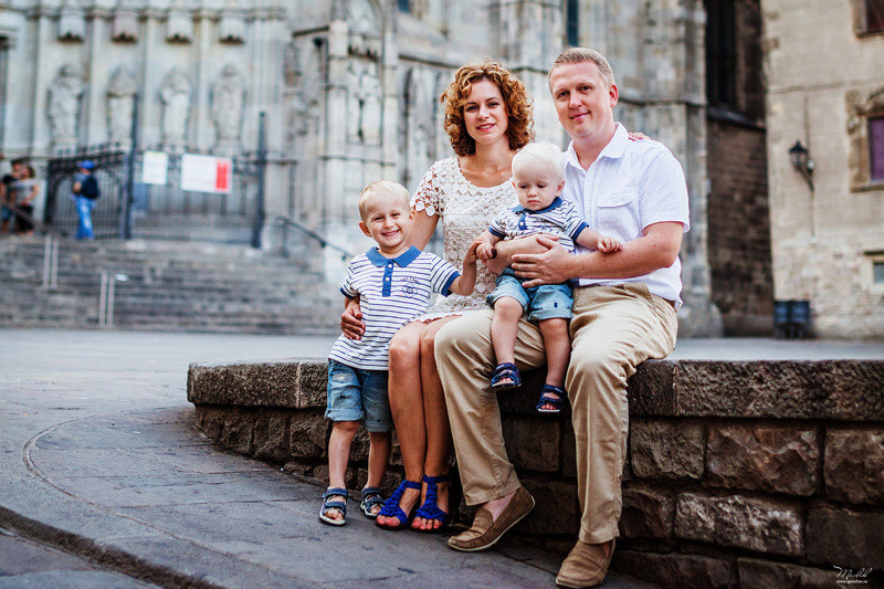 Sesión de fotos familiares en Barcelona. Fotógrafo en Barcelona  Maslik Yulia