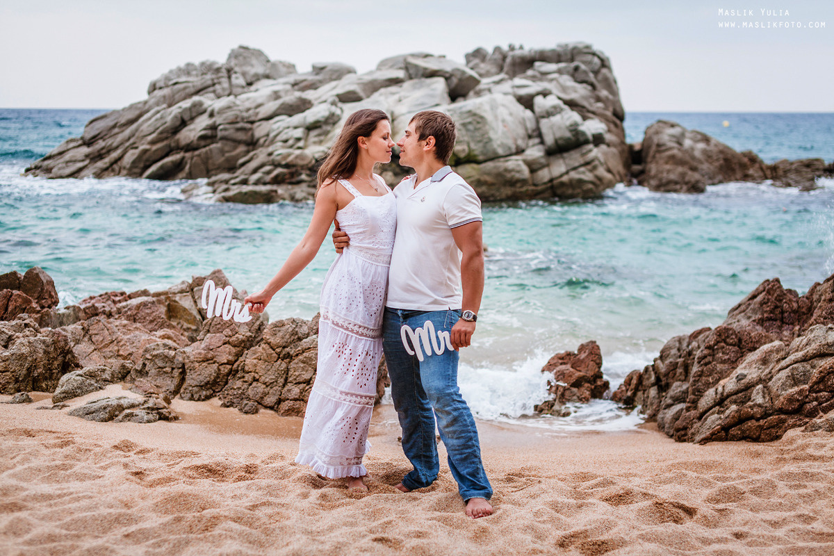 Sesión de fotos de mar en Tossa de Mar. Fotógrafo en Barcelona  Maslik Yulia