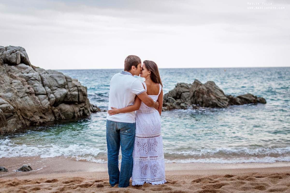 Sesión de fotos de mar en Tossa de Mar. Fotógrafo en Barcelona  Maslik Yulia
