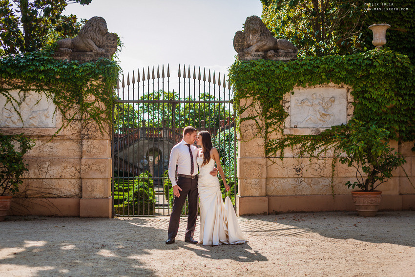 Sesión de fotos de boda en Barcelona en el Parque Laberinto. Fotógrafo en Barcelona  Maslik Yulia