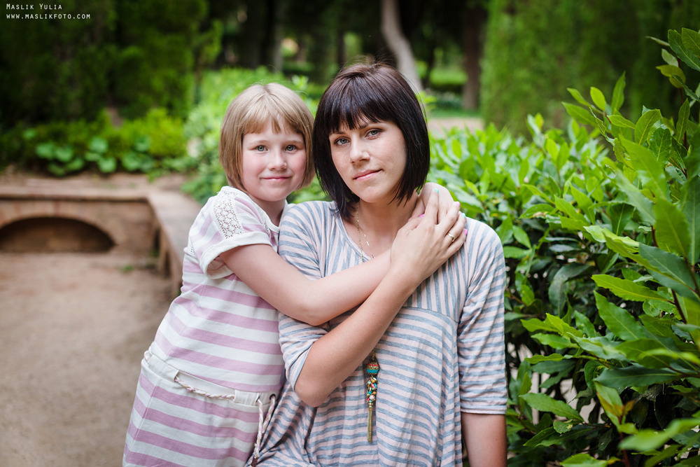 Семейная фотосессия в Барселоне в  парке Лабиринт. Фотограф в Барселоне Испании Маслик Юлия