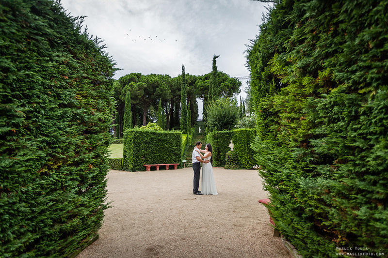 Sesión de fotos de boda en el Parque Laberinto de Barcelona. Fotógrafo en Barcelona  Maslik Yulia