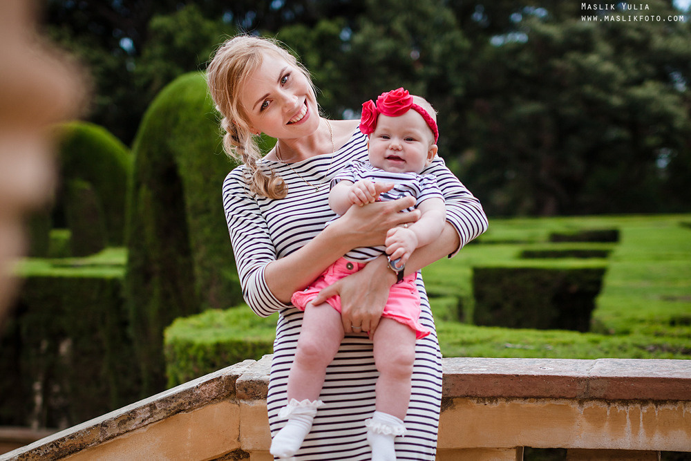 Семейная фотосессия в Барселоне в  парке Лабиринт. Фотограф в Барселоне Испании Маслик Юлия