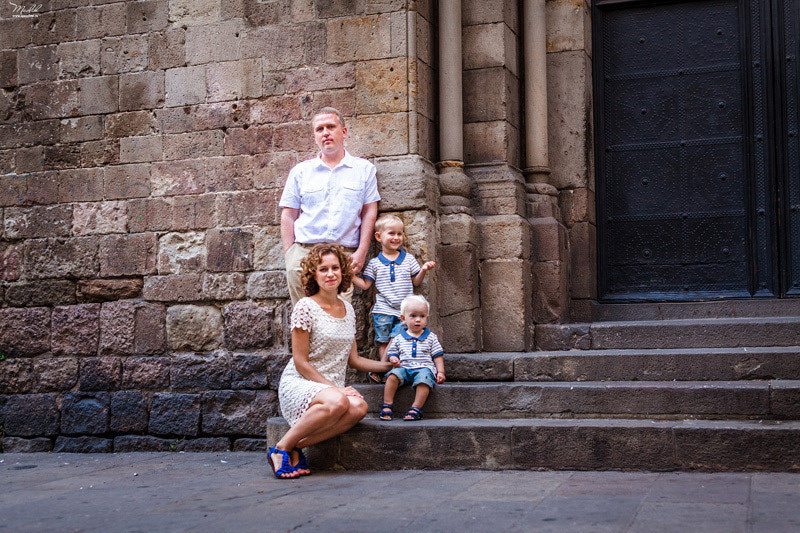 Sesión de fotos familiares en Barcelona. Fotógrafo en Barcelona  Maslik Yulia