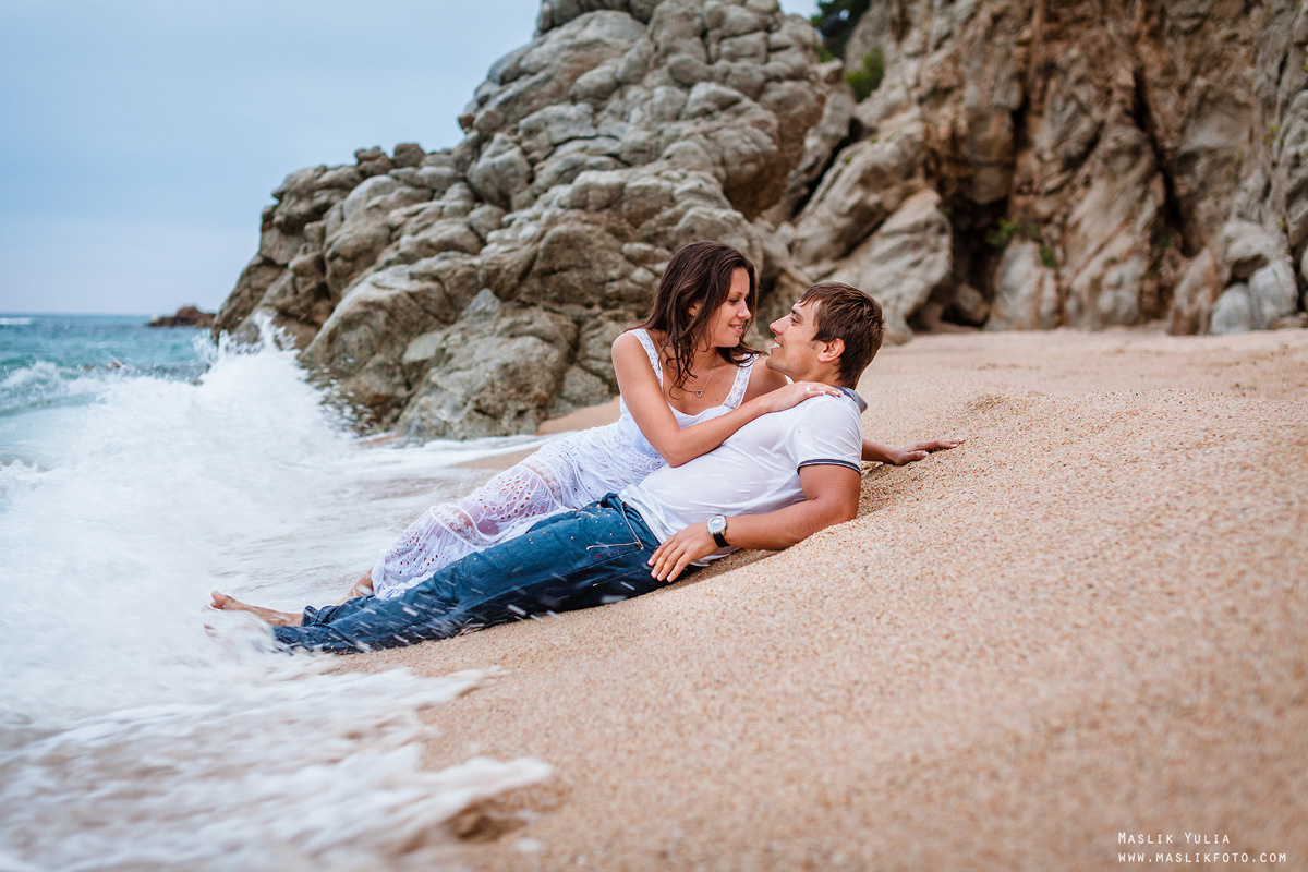 Sesión de fotos de mar en Tossa de Mar. Fotógrafo en Barcelona  Maslik Yulia