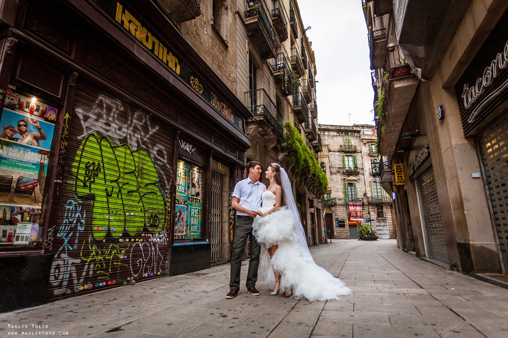 Sesión de fotos de boda en el puerto de Barcelona. Fotógrafo en Barcelona  Maslik Yulia