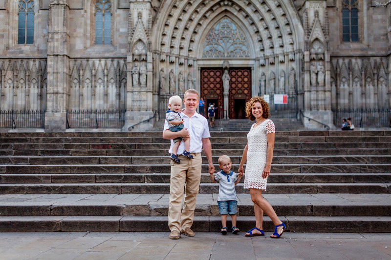 Sesión de fotos familiares en Barcelona. Fotógrafo en Barcelona  Maslik Yulia
