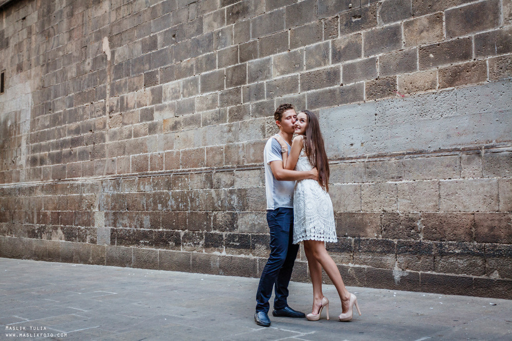 Impresionante paseo fotográfico de enamorados en Barcelona. Fotógrafo en Barcelona  Maslik Yulia