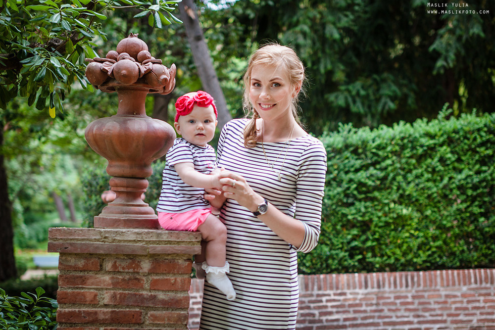 Семейная фотосессия в Барселоне в  парке Лабиринт. Фотограф в Барселоне Испании Маслик Юлия