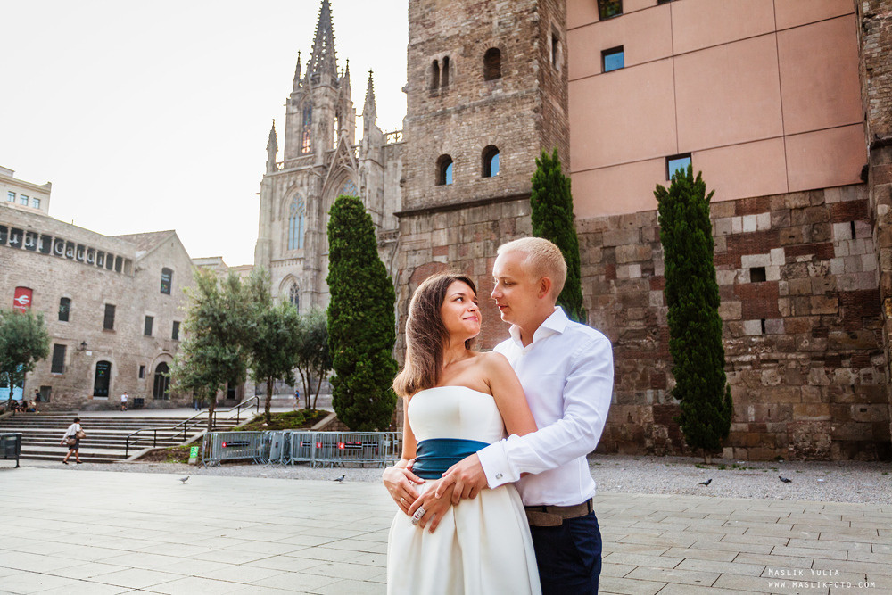 Elegante paseo fotográfico de boda. Fotógrafo en Barcelona  Maslik Yulia