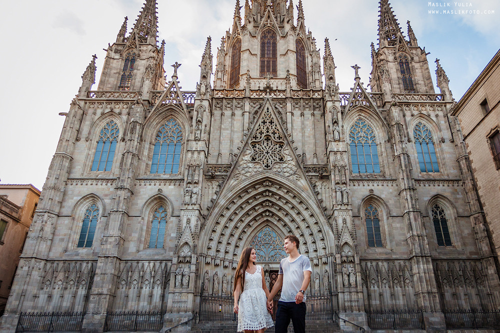 Impresionante paseo fotográfico de enamorados en Barcelona. Fotógrafo en Barcelona  Maslik Yulia