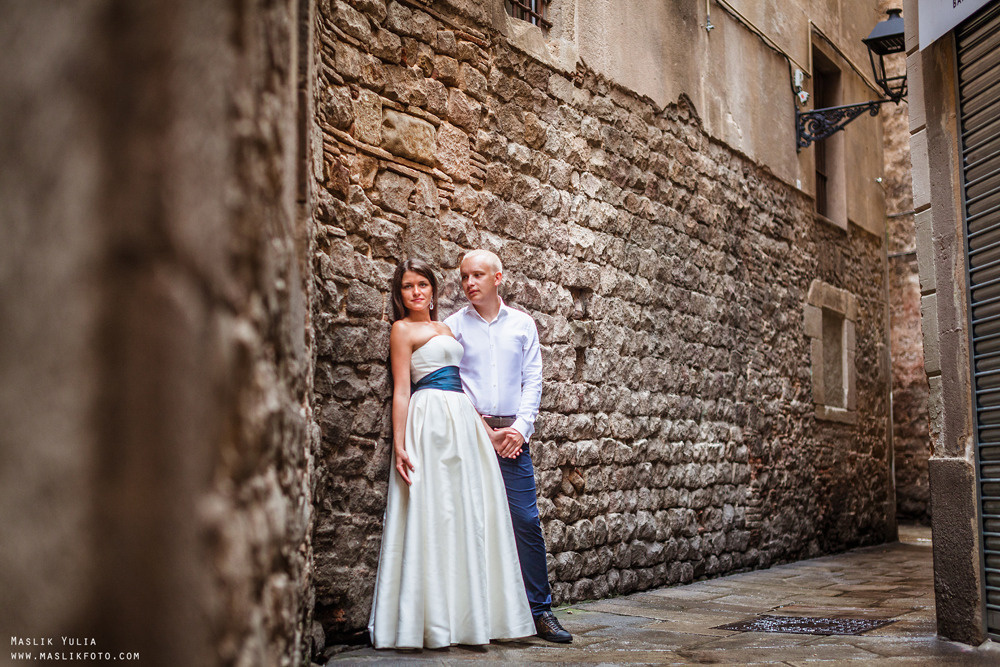 Elegante paseo fotográfico de boda. Fotógrafo en Barcelona  Maslik Yulia