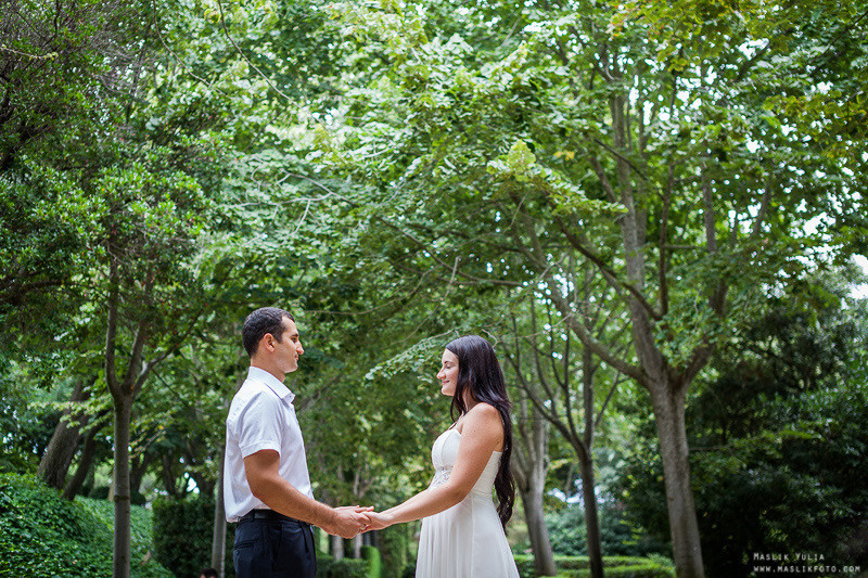 Sesión de fotos de boda en el Parque Laberinto de Barcelona. Fotógrafo en Barcelona  Maslik Yulia