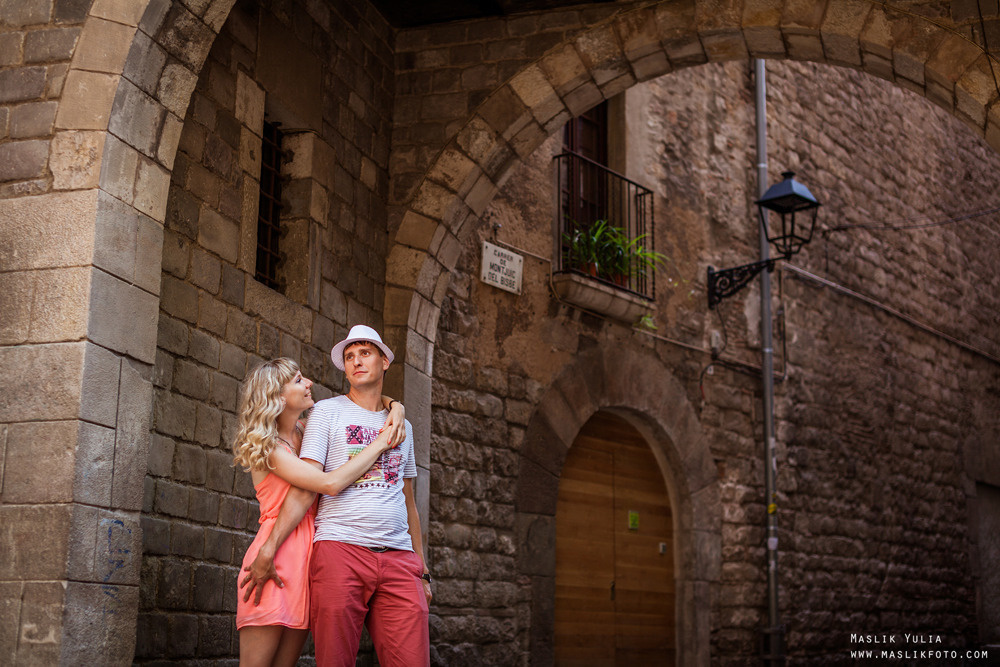 Colorful photo shoot in Barcelona. Photographer in Barcelona Spain Maslik Yulia