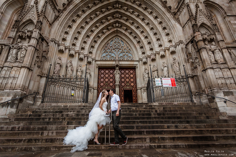 Sesión de fotos de boda en el puerto de Barcelona. Fotógrafo en Barcelona  Maslik Yulia