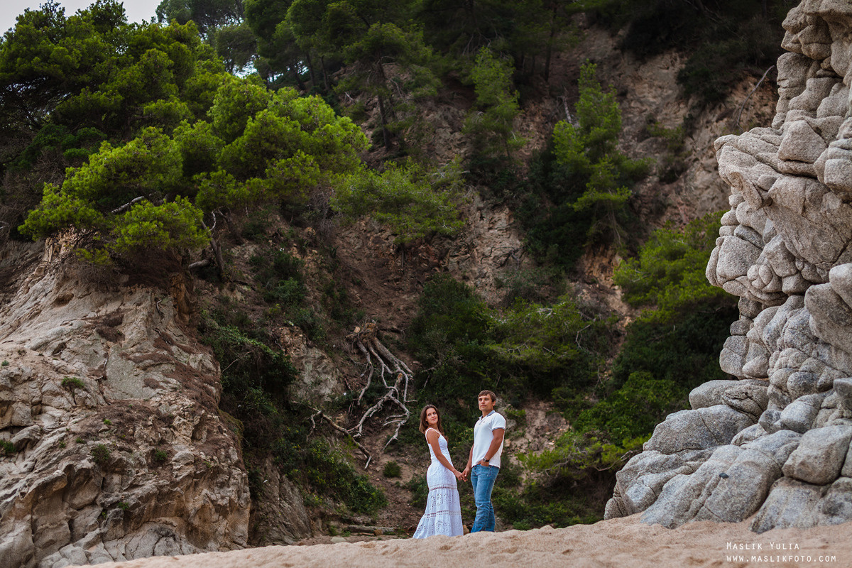 Sesión de fotos de mar en Tossa de Mar. Fotógrafo en Barcelona  Maslik Yulia