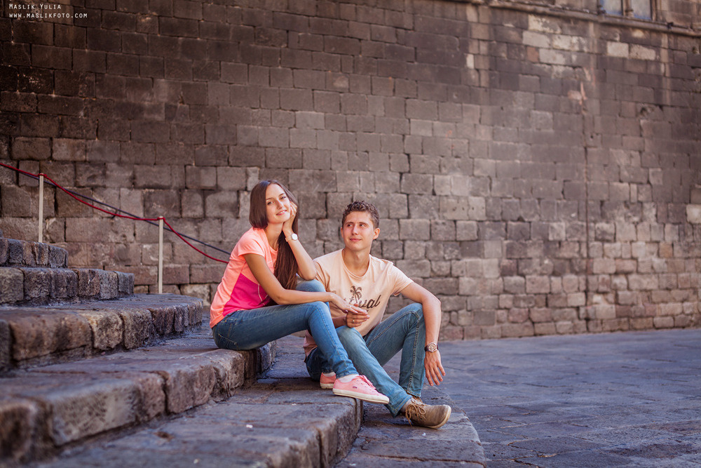 Impresionante paseo fotográfico de enamorados en Barcelona. Fotógrafo en Barcelona  Maslik Yulia