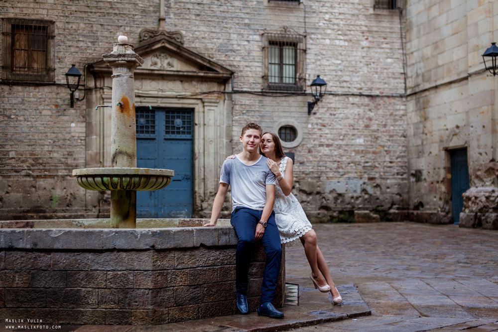 Impresionante paseo fotográfico de enamorados en Barcelona. Fotógrafo en Barcelona  Maslik Yulia