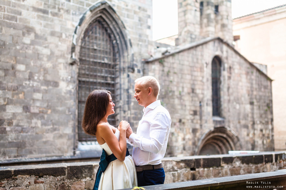 Elegante paseo fotográfico de boda. Fotógrafo en Barcelona  Maslik Yulia