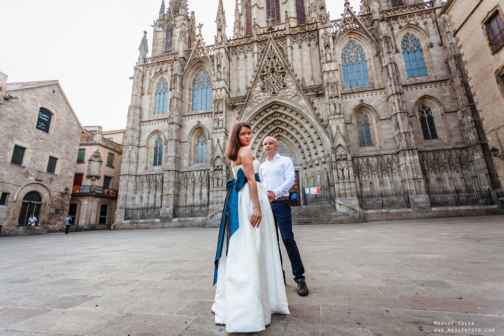 Elegante paseo fotográfico de boda. Fotógrafo en Barcelona  Maslik Yulia