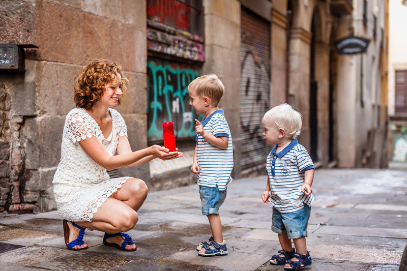 Sesión de fotos familiares en Barcelona. Fotógrafo en Barcelona  Maslik Yulia