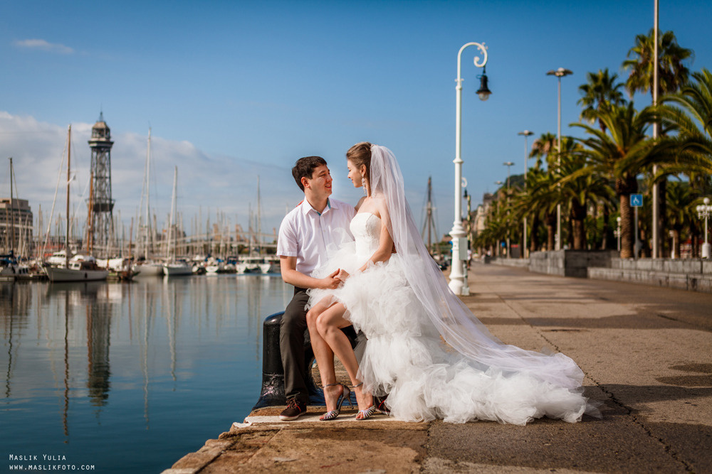Sesión de fotos de boda en el puerto de Barcelona. Fotógrafo en Barcelona  Maslik Yulia