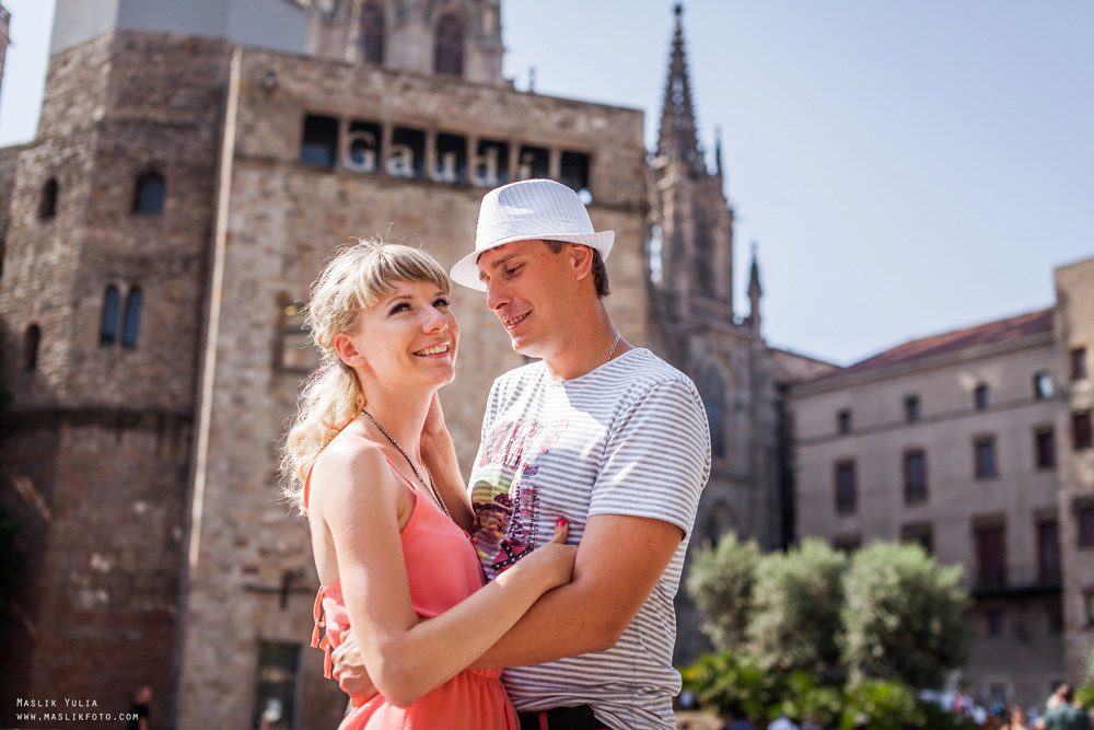 Colorful photo shoot in Barcelona. Photographer in Barcelona Spain Maslik Yulia