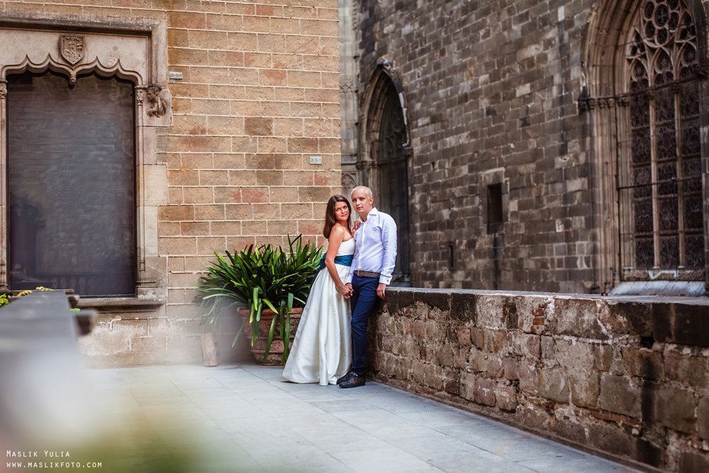 Elegante paseo fotográfico de boda. Fotógrafo en Barcelona  Maslik Yulia