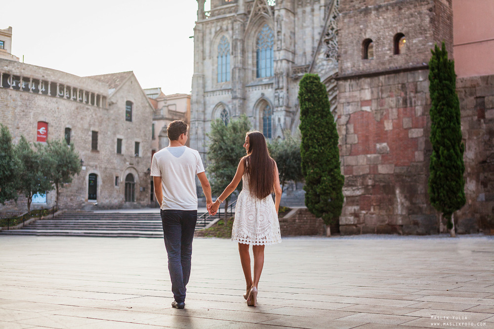 Impresionante paseo fotográfico de enamorados en Barcelona. Fotógrafo en Barcelona  Maslik Yulia