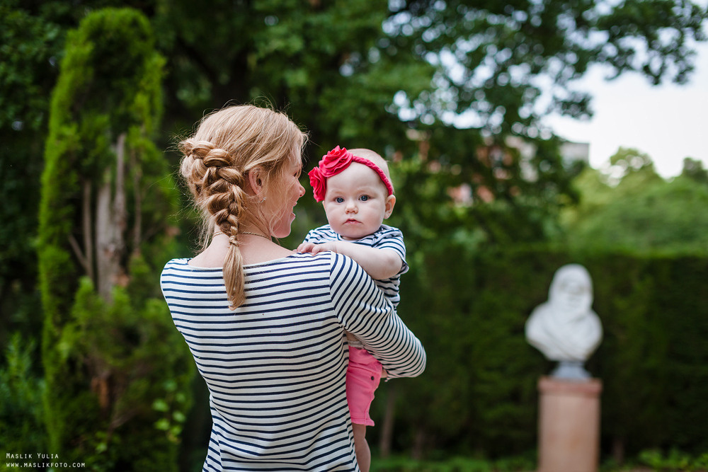 Семейная фотосессия в Барселоне в  парке Лабиринт. Фотограф в Барселоне Испании Маслик Юлия