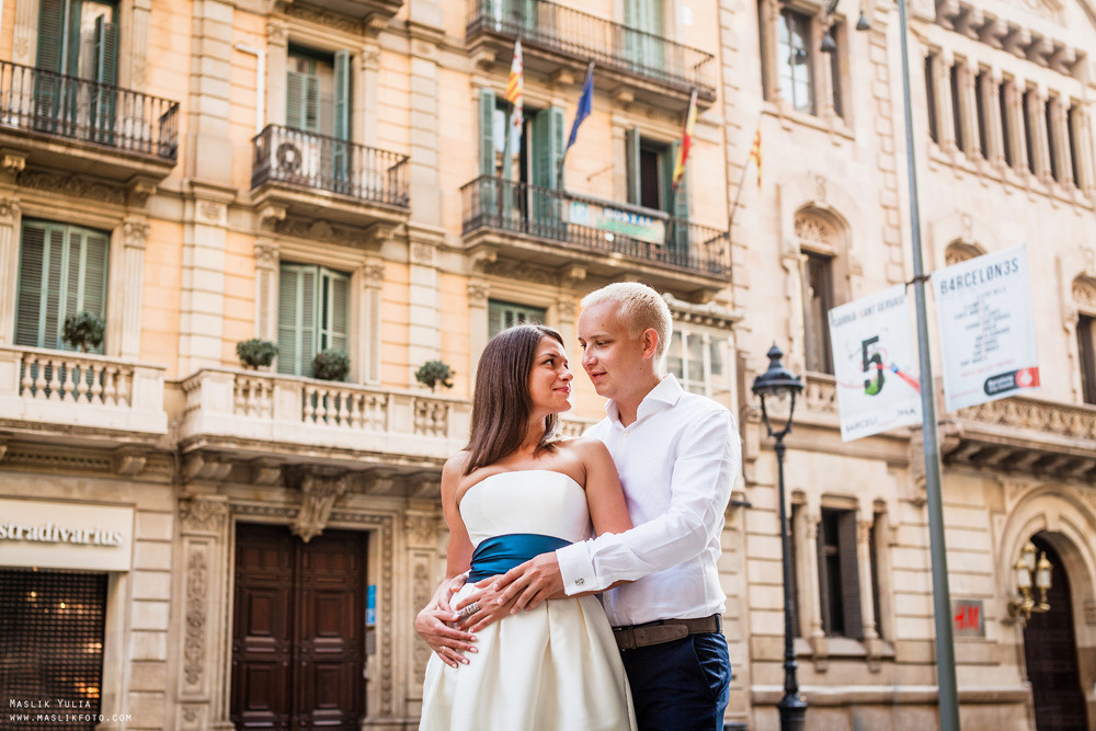 Elegante paseo fotográfico de boda. Fotógrafo en Barcelona  Maslik Yulia