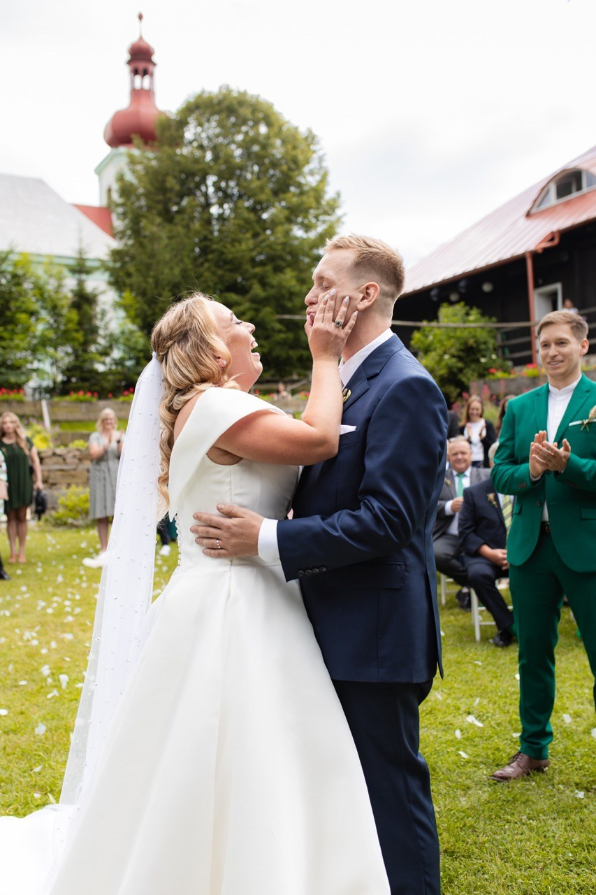 Svatební tým — svatební fotograf a kameraman. Dana Lišková — Empatická fotografka | Introspektivní umělkyně | Neurodivergentní koučka| Zakladatelka Artepy.cz
