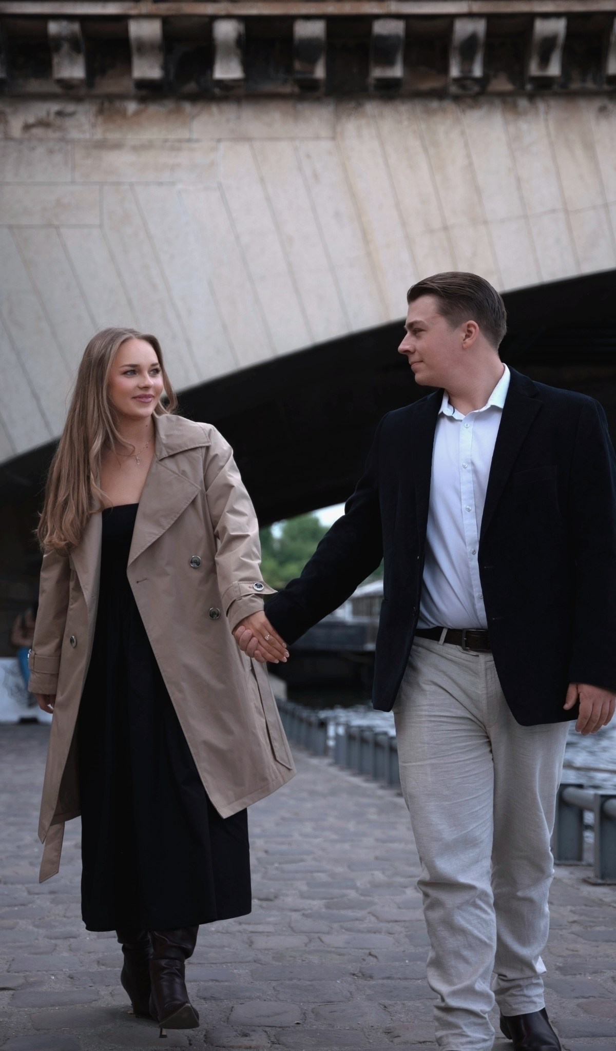 Street photoshoot in Paris. Alina Tagzieva- a photograper in Paris