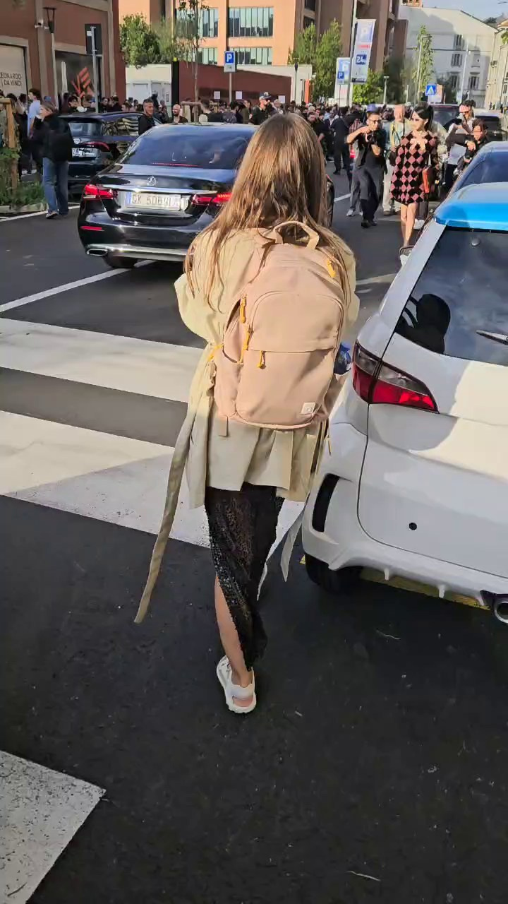 Contact. Valokuvaaja Lahti, Helsinki Elena Salonen