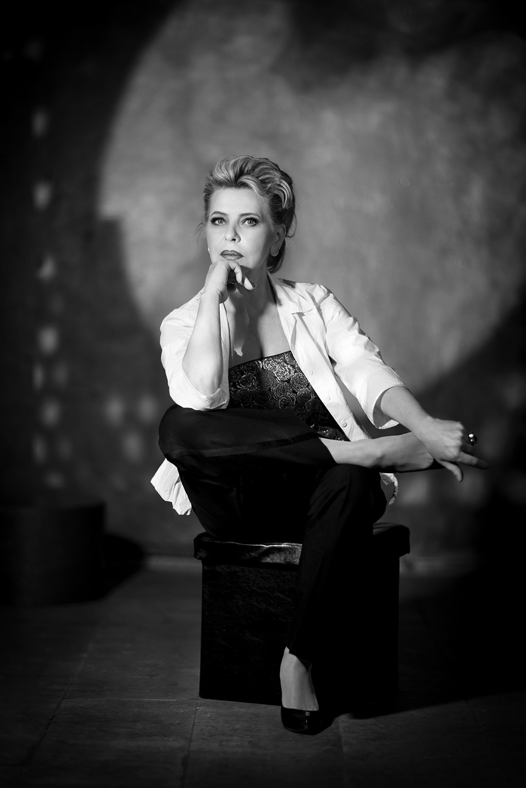 Бурлеск-портрет женщины в мужском образе , ретро-стиль