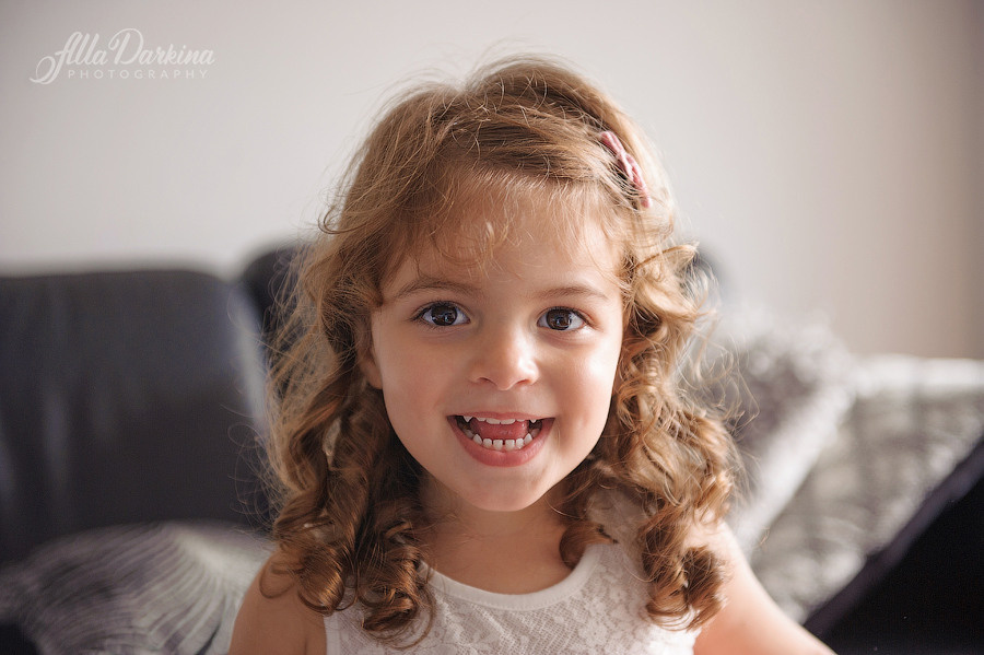 Lifestyle newborn session price guide. Newborn and family photographer. Hills District. Sydney