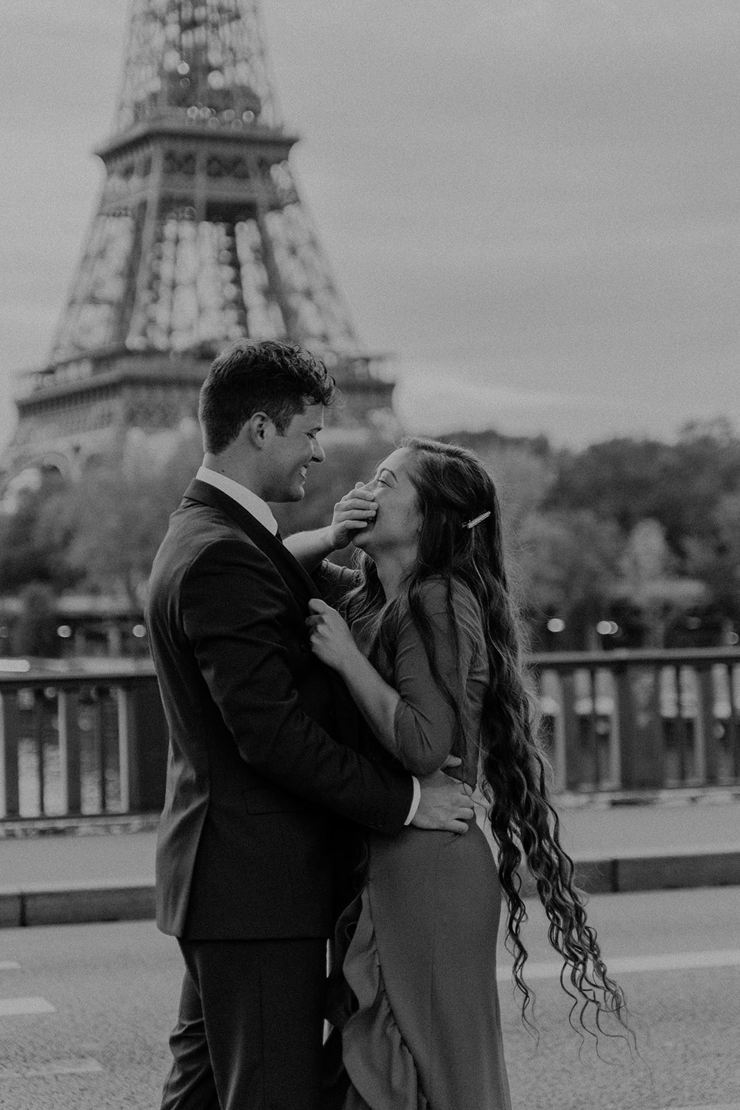 Proposal photo-shoot. Photographer in Paris Yulia Shkadina | Couples, engagement, pre-wedding, individual photo-shoots in Paris at the best locations