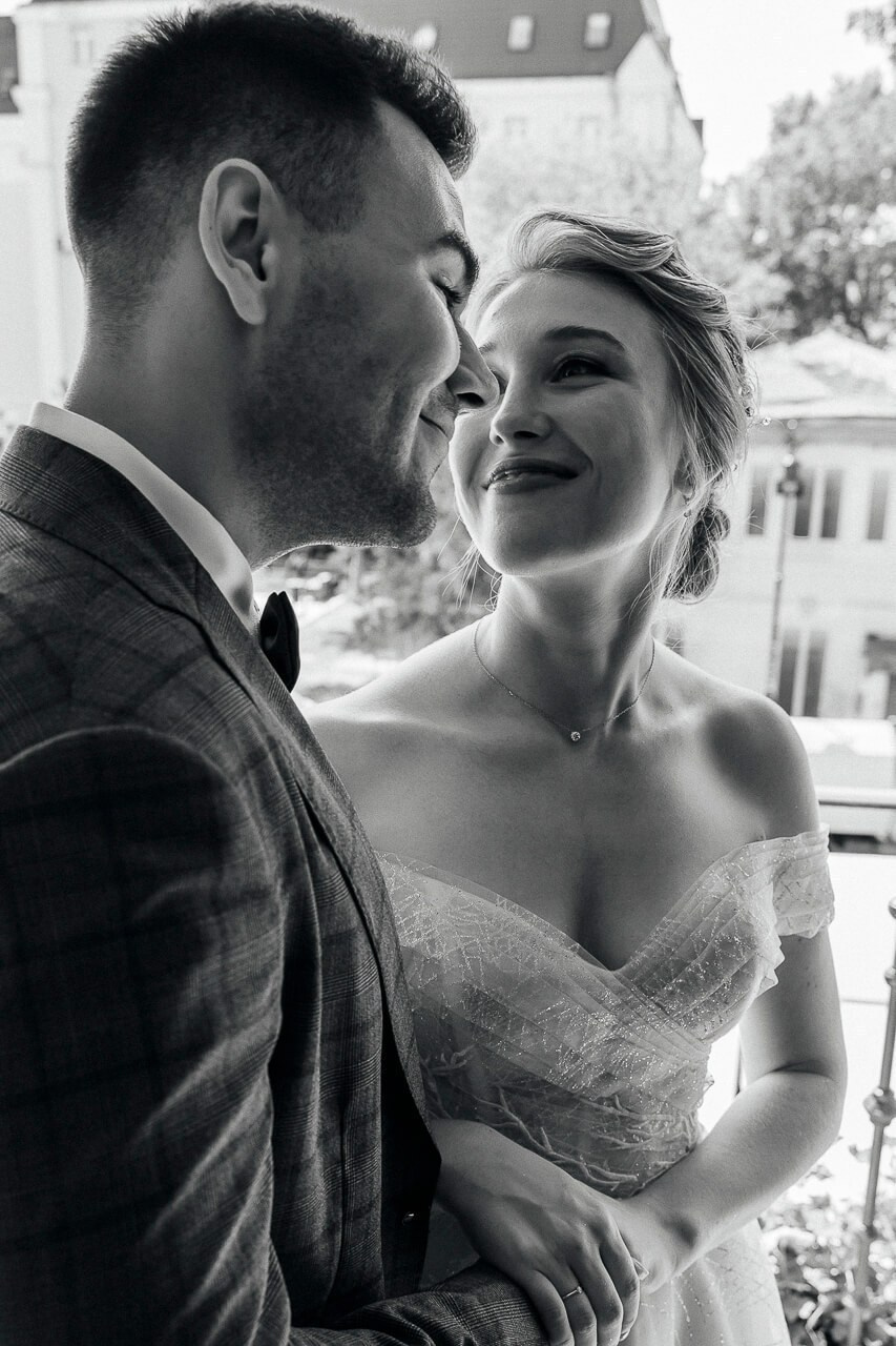 Stunning wedding film in Niagara Falls - beautiful location and love story by Storytellers Films