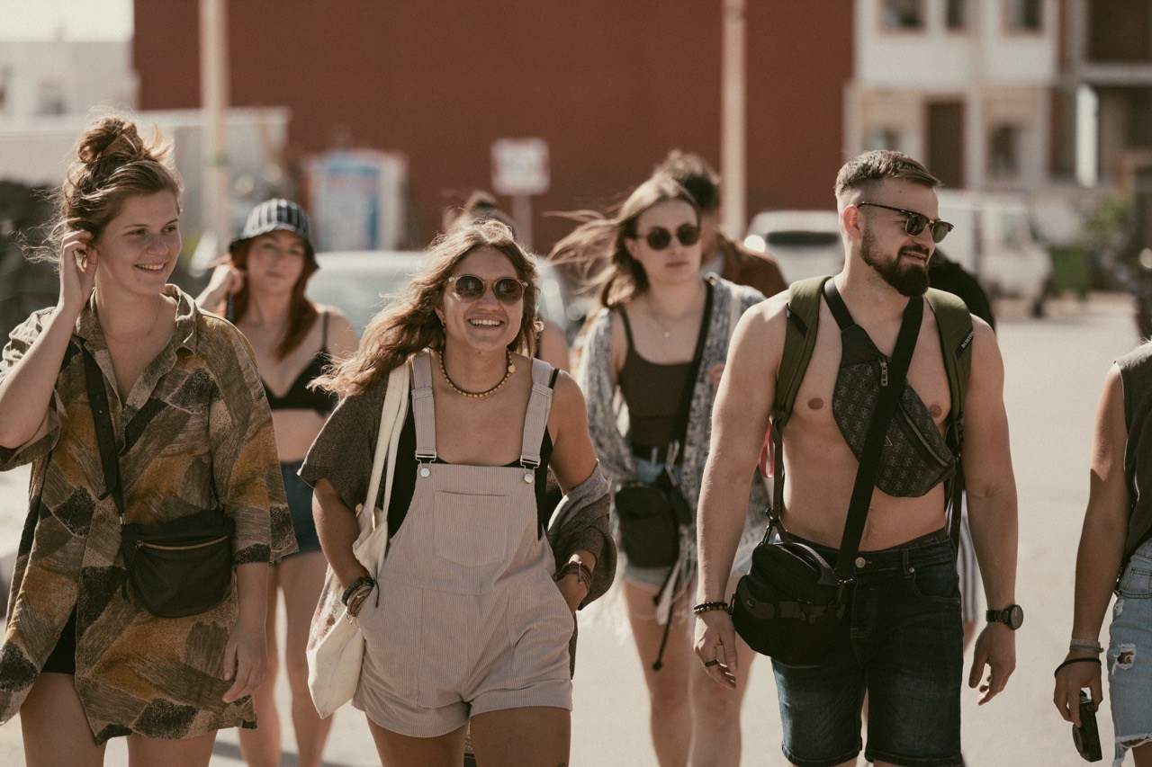 Travel and lifestyle fotografka. Dana Lišková — Empatická fotografka | Introspektivní umělkyně | Neurodivergentní koučka| Zakladatelka Artepy.cz