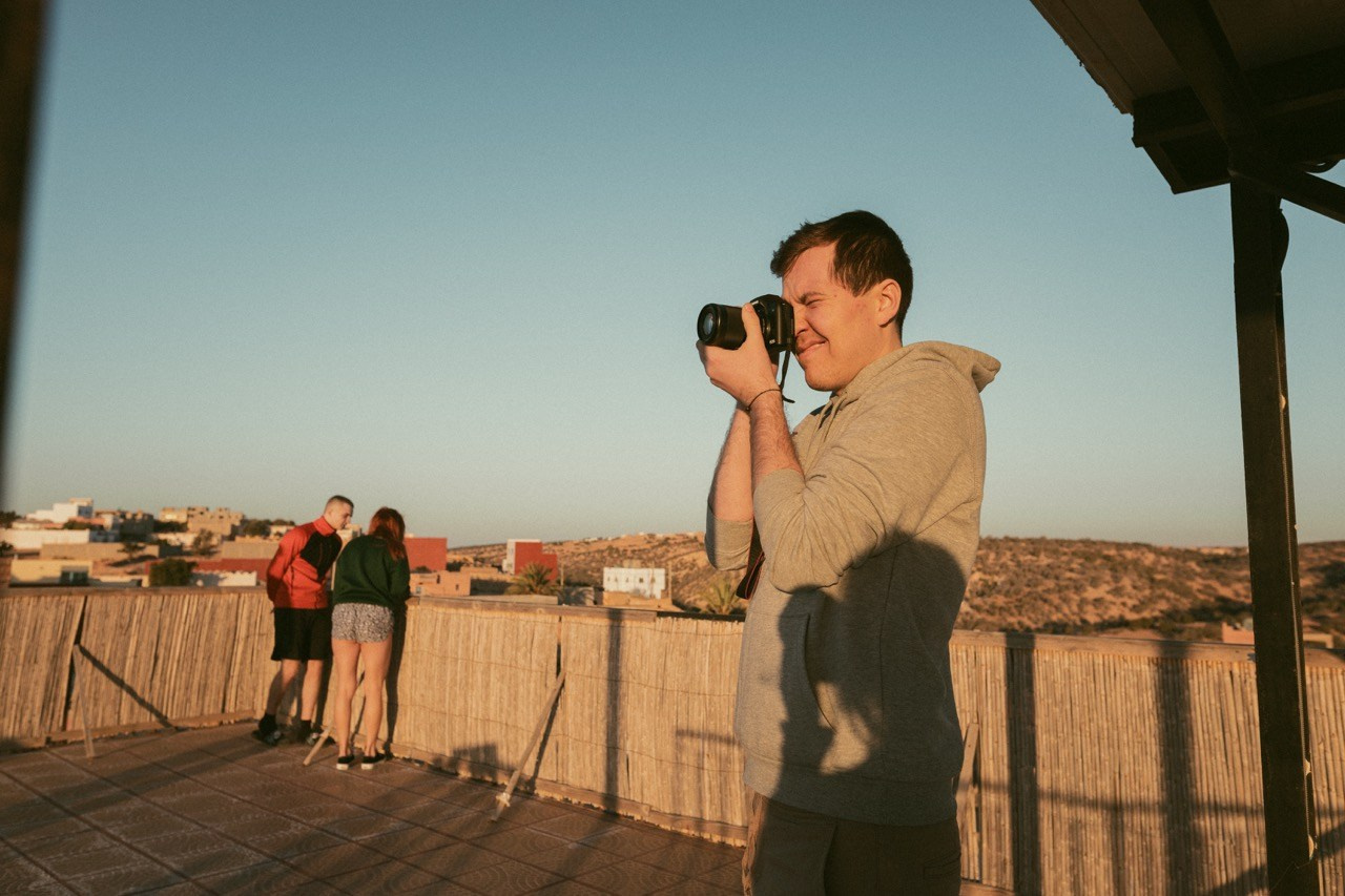 Travel and lifestyle fotografka. Dana Lišková — Empatická fotografka | Introspektivní umělkyně | Neurodivergentní koučka| Zakladatelka Artepy.cz