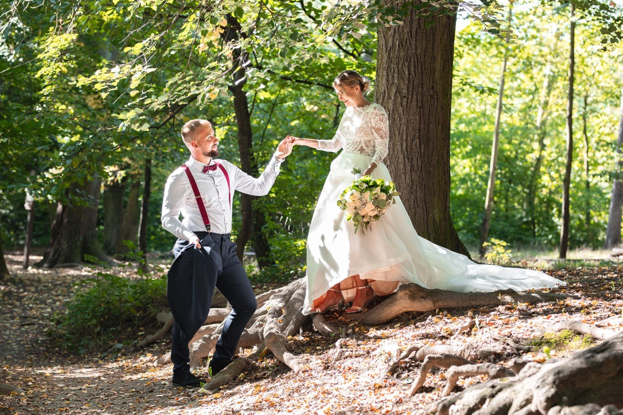 Svatební tým — svatební fotograf a kameraman. Dana Lišková — Empatická fotografka | Introspektivní umělkyně | Neurodivergentní koučka| Zakladatelka Artepy.cz