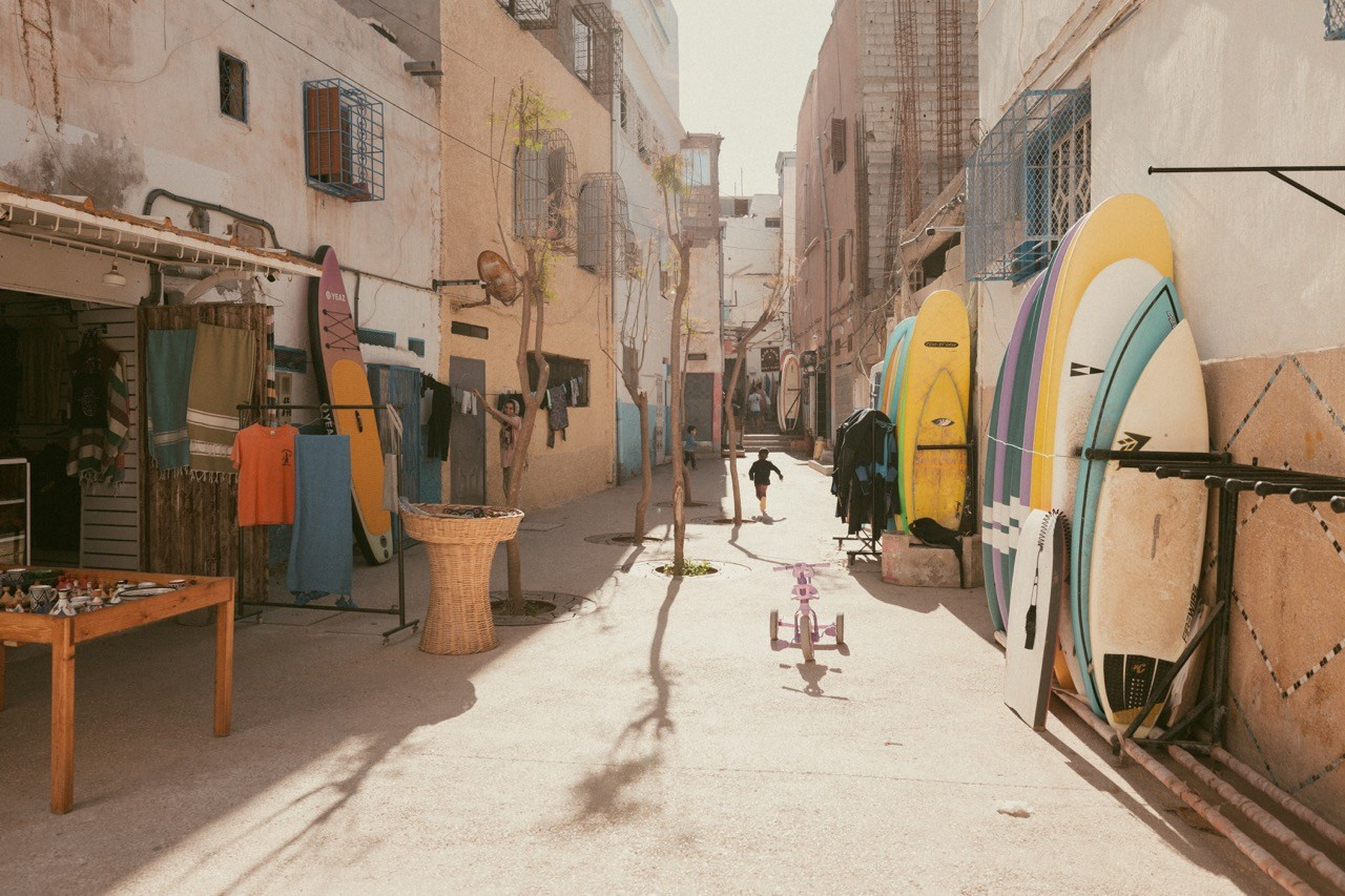 Travel and lifestyle fotografka. Dana Lišková — Empatická fotografka | Introspektivní umělkyně | Neurodivergentní koučka| Zakladatelka Artepy.cz