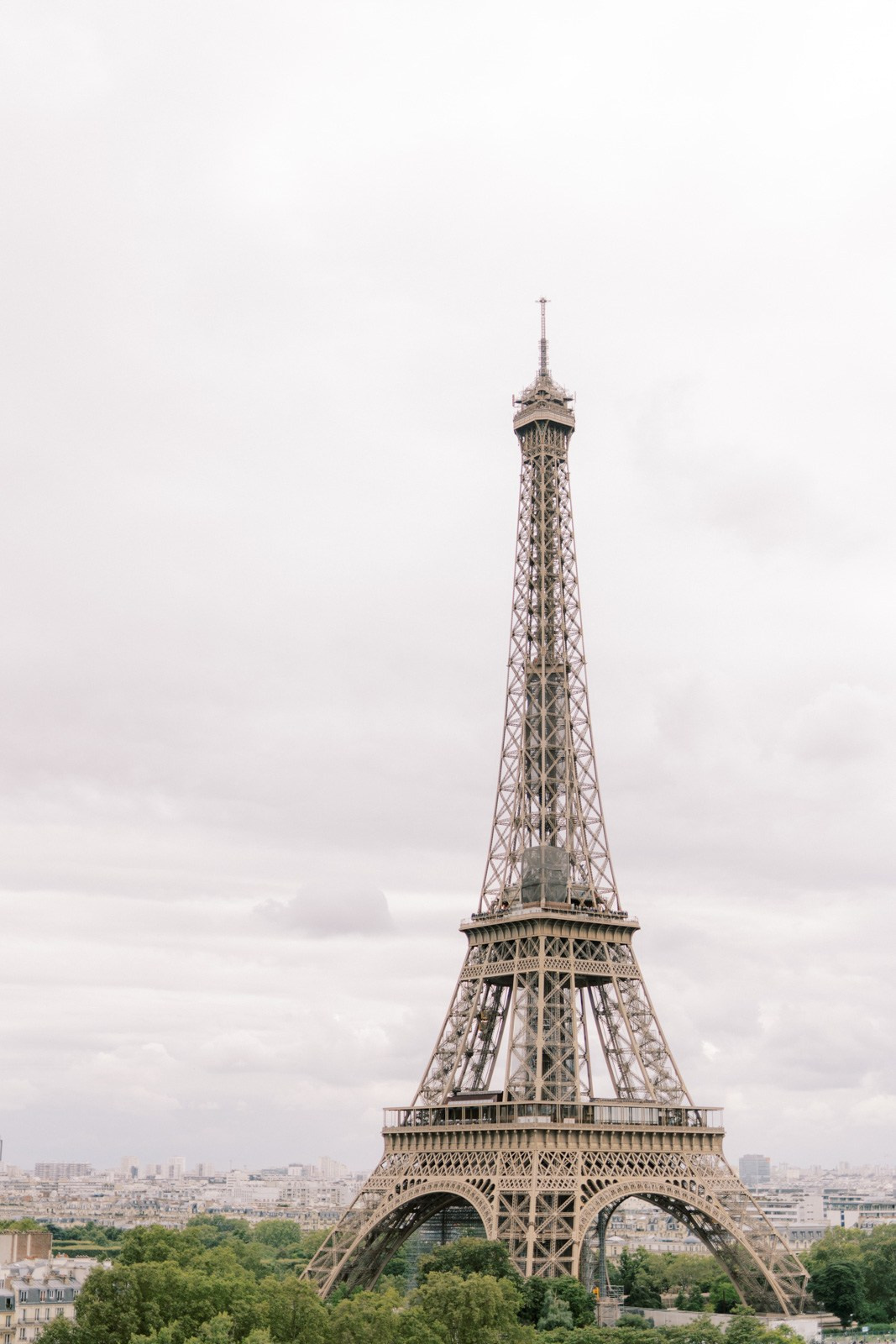 A Luxurious Wedding Photoshoot at Shangri-La Paris. Photographe à Paris