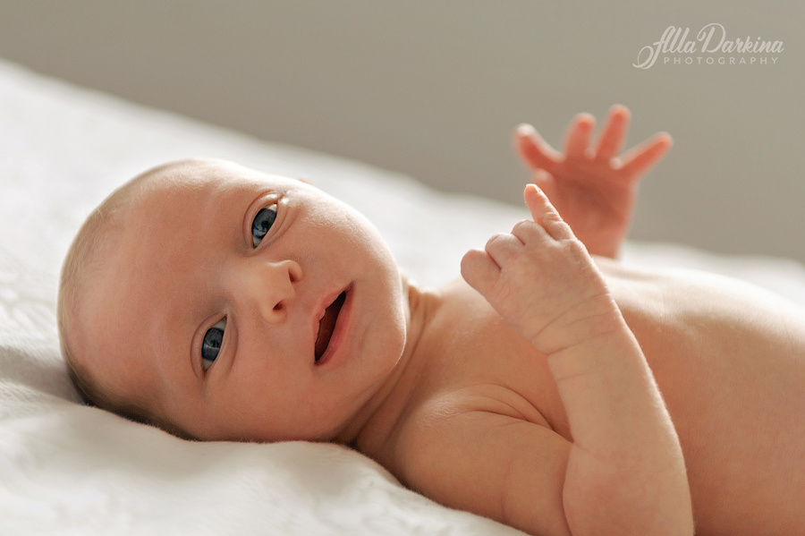 Lifestyle newborn session price guide. Newborn and family photographer. Hills District. Sydney