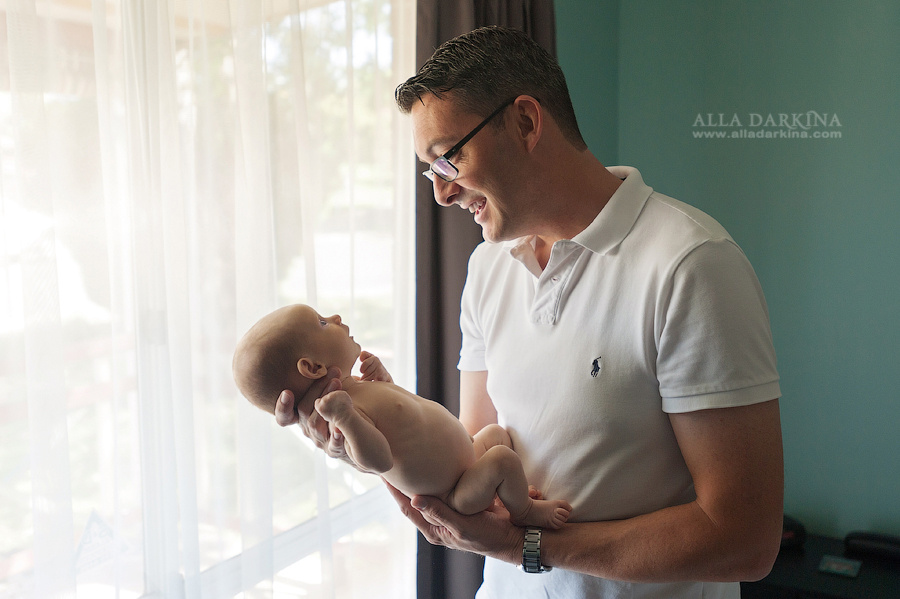 Lifestyle newborn session price guide. Newborn and family photographer. Hills District. Sydney