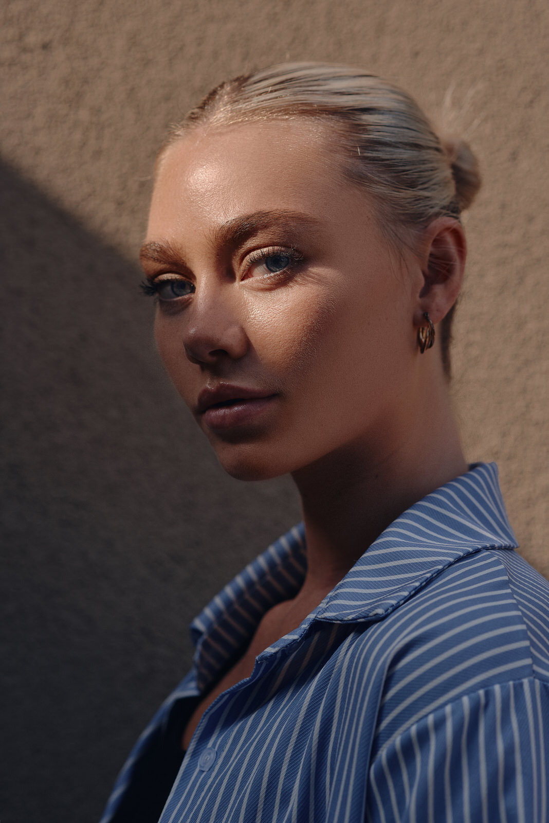 Street style model tests in Milan