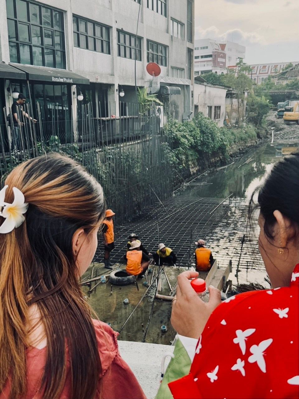 Уличная фотография. Красный_2. Портретный фотограф Алена Новгородцева