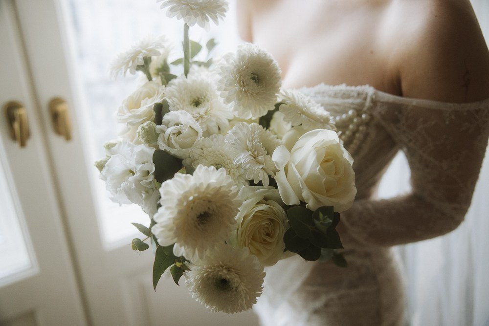 Romantischer pastellfarbener Brautstrauß mit Pfingstrose