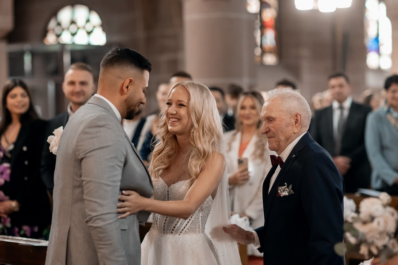 Kirchliche Hochzeit Karlsruhe | Rosi & Marco – Hochzeitsvideo & Fotos