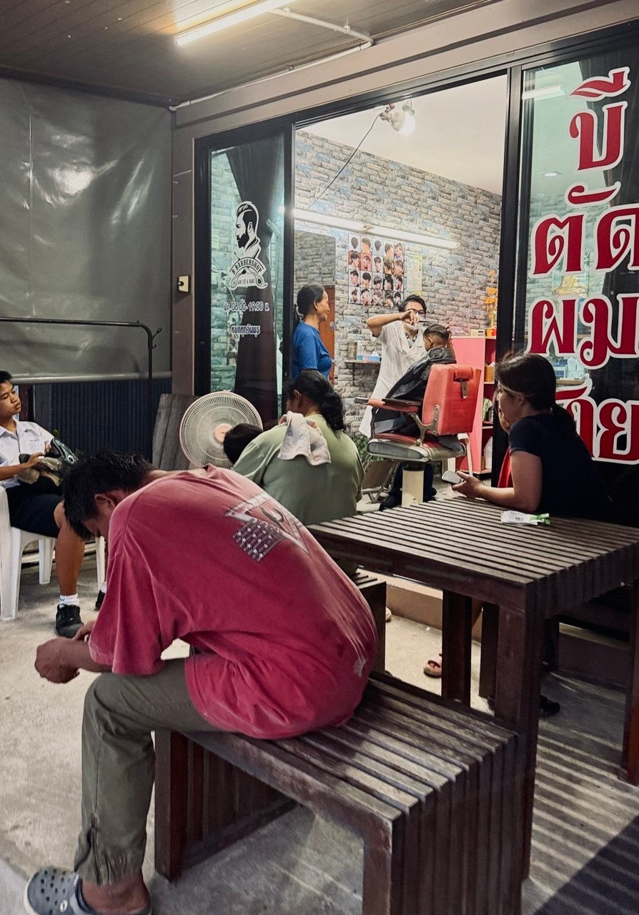 Уличная фотография. Красный_2. Портретный фотограф Алена Новгородцева